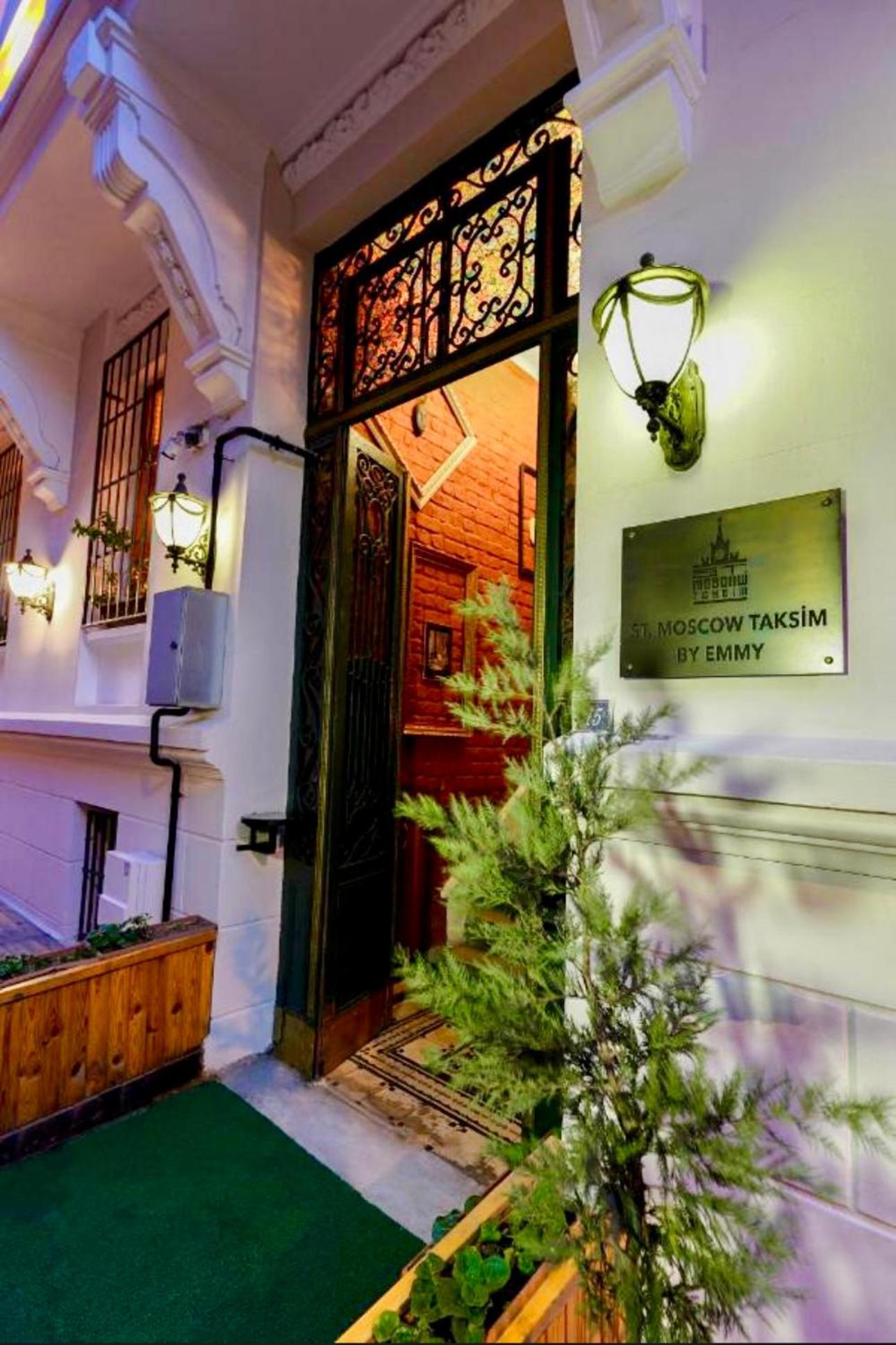 White Bolshoi Rooms Istanbul Bagian luar foto