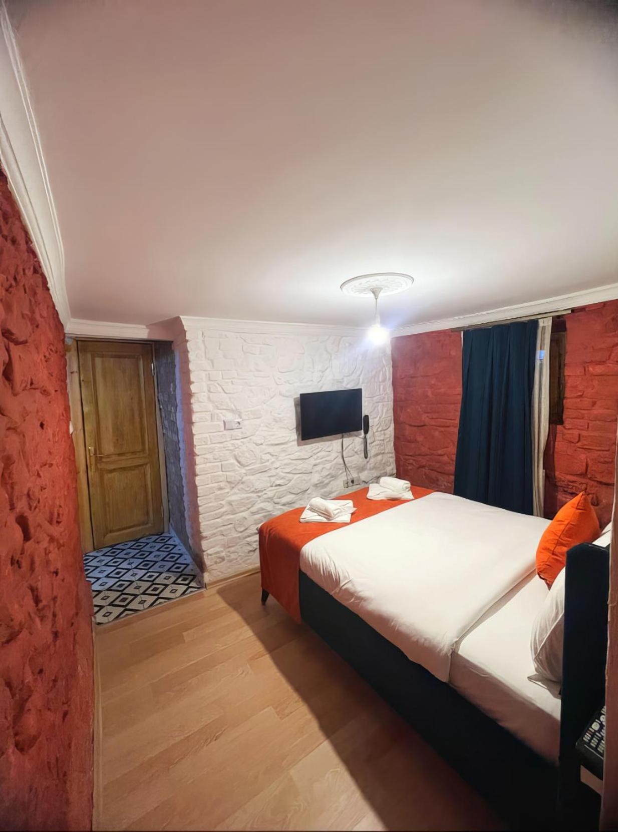 White Bolshoi Rooms Istanbul Bagian luar foto
